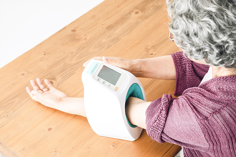 健診で「肝臓の数値が高い」と指摘された方へ